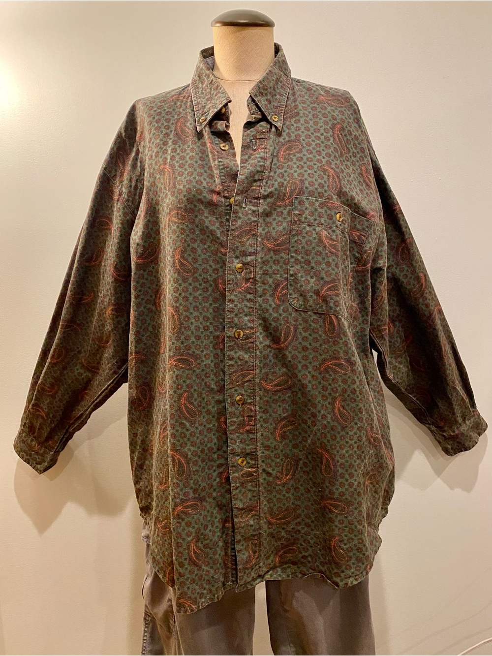 Bugle Boy Men’s Button-Down Shirt in Blue and Red Paisley. Size L